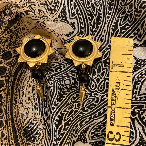 La Contessa vintage black onyx and brass clip-on earrings by Mary de Marco - Picture 3 of 5